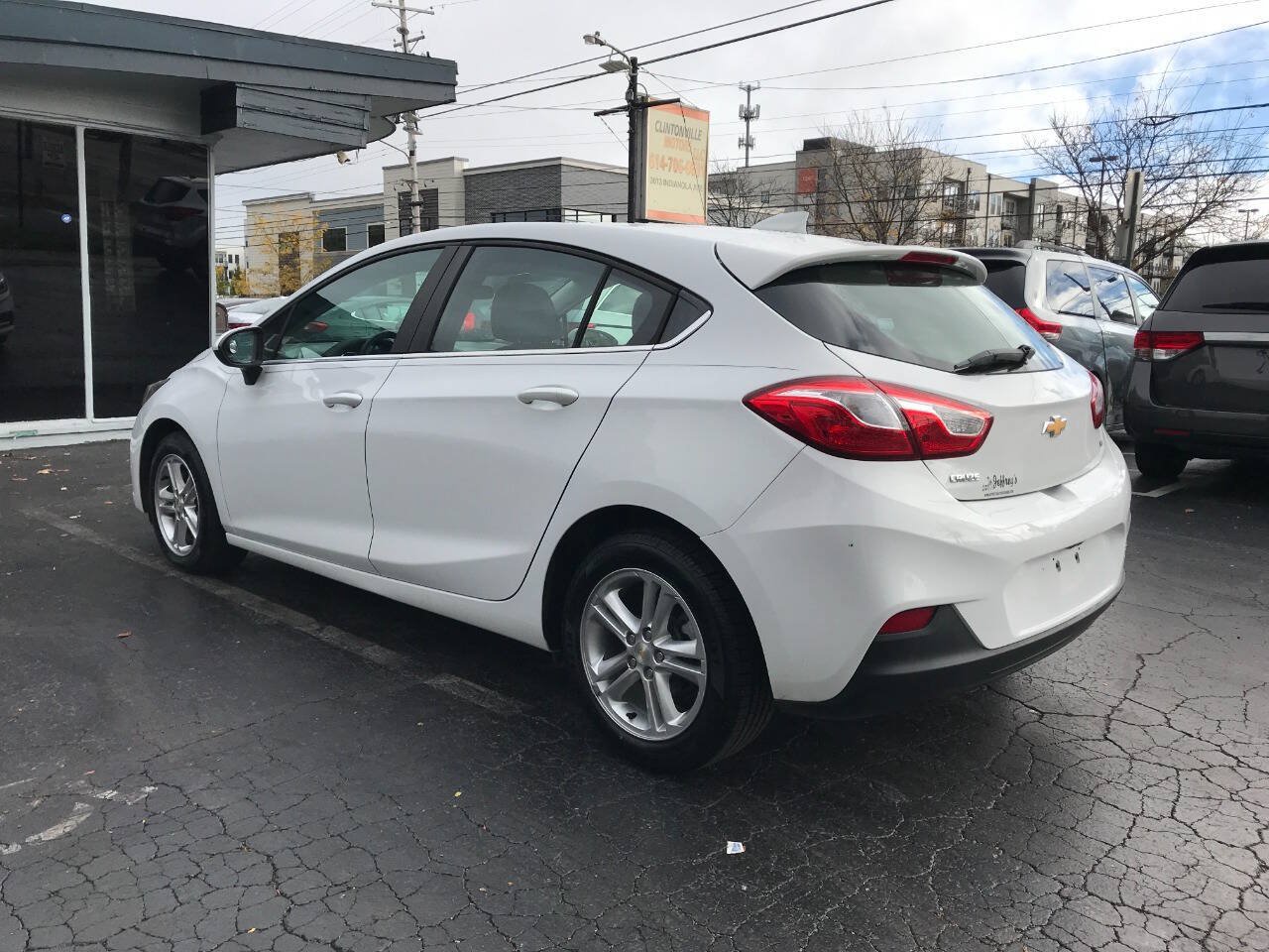 Used 2017 Chevrolet Cruze LT FWD image 5
