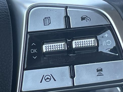 Used 2023 Kia Telluride EX w/ EX Captain's Chair Package FWD image 19