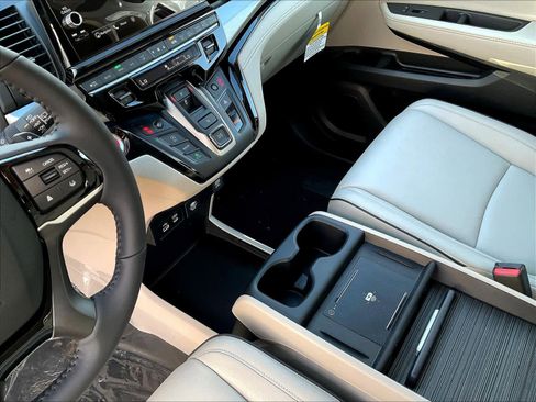 New 2026 Honda Odyssey Touring image 14