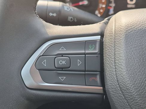 Used 2025 Jeep Compass Latitude w/ Sun & Sound Group AWD/4WD image 20