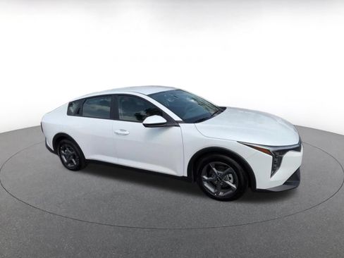 Used 2025 Kia K4 FWD image 2