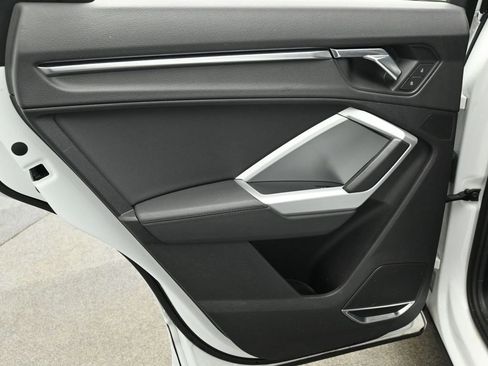 Used 2020 Audi Q3 2.0T Premium Plus w/ Premium Plus Package image 14