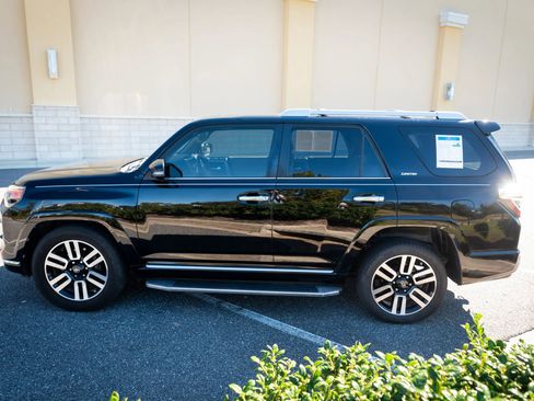 Used 2014 Toyota 4Runner Limited image 8