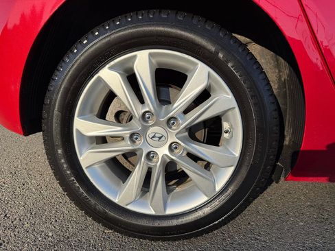 Used 2014 Hyundai Elantra GT FWD image 9