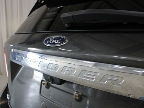 Used 2020 Ford Explorer XLT w/ Equipment Group 202A AWD/4WD image 31