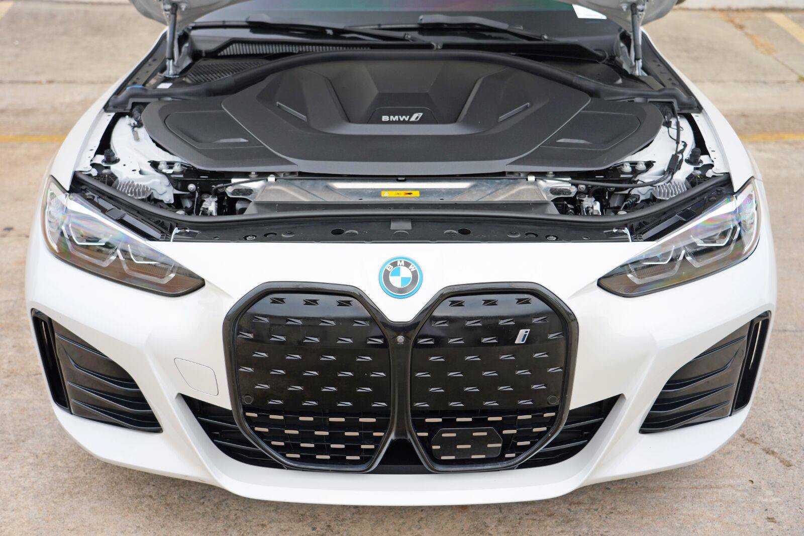 Used 2024 BMW i4 eDrive40 w/ M Sport Package RWD image 8