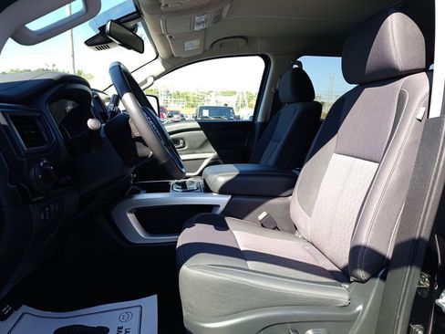 Used 2024 Nissan Titan SV w/ SV Convenience Package image 9