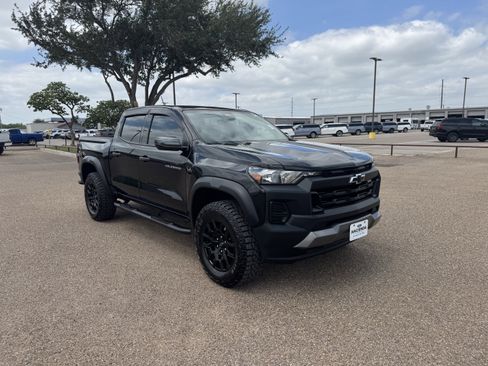Used 2025 Chevrolet Colorado Trail Boss AWD/4WD image 5