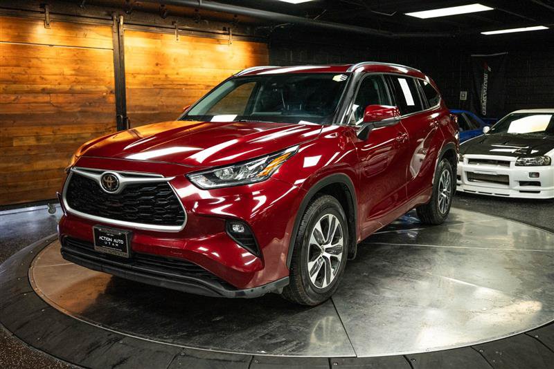 Used 2020 Toyota Highlander XLE AWD/4WD image 2