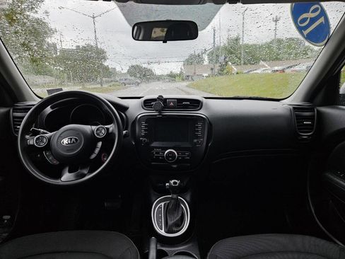 Used 2018 Kia Soul + FWD image 17