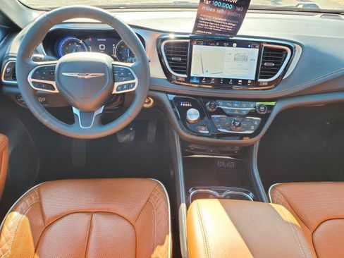 Used 2024 Chrysler Pacifica Pinnacle AWD/4WD image 25
