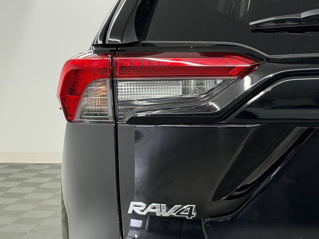 Certified 2021 Toyota RAV4 XLE w/ Carpet Mat Package (TMS) AWD/4WD image 13