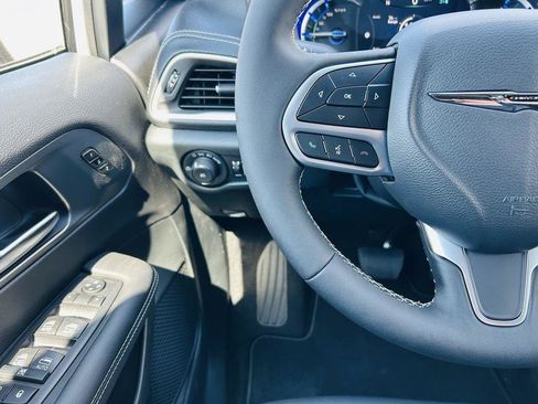 New 2026 Chrysler Pacifica Select w/ Quick Order Package 2EV image 19