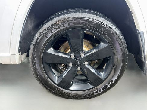Used 2015 Jeep Grand Cherokee Altitude AWD/4WD image 30