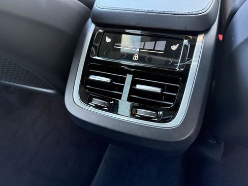 Used 2024 Volvo XC90 B6 Plus image 38