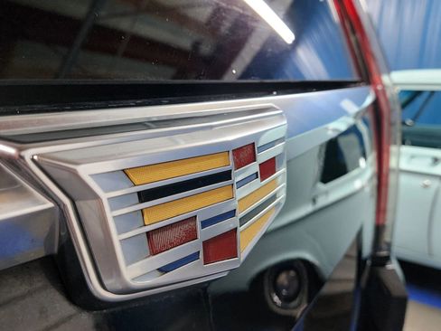 Used 2017 Cadillac Escalade Luxury image 71