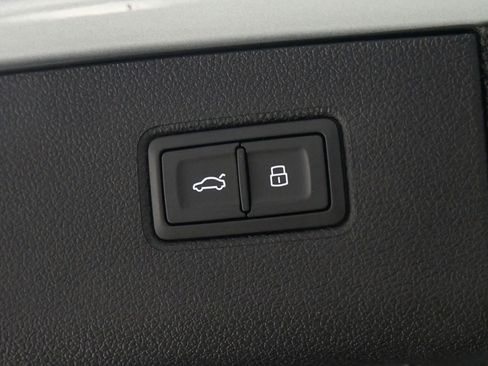 New 2025 Bentley Bentayga image 12