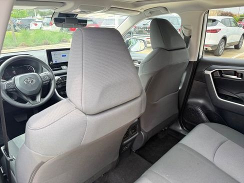 Used 2025 Toyota RAV4 XLE w/ Convenience Package FWD image 24