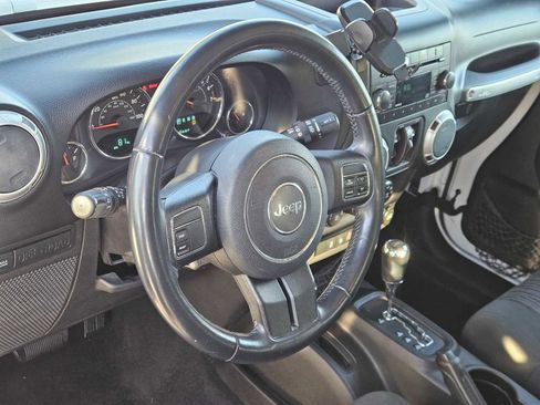 Used 2012 Jeep Wrangler Unlimited Rubicon image 2