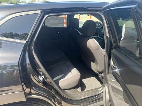 Used 2025 Chevrolet Trax RS FWD image 11