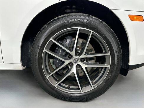 Certified 2023 Porsche Macan image 14
