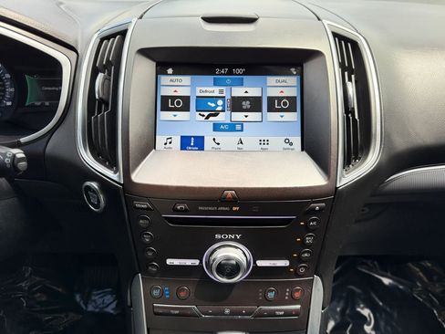 Used 2018 Ford Edge Titanium w/ Equipment Group 302A AWD/4WD image 30
