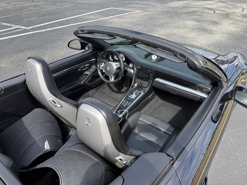 Used 2015 Porsche 911 Carrera S image 40