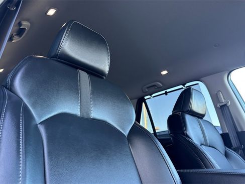 Used 2025 Honda Pilot EX-L image 17