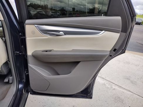 Used 2017 Cadillac XT5 Premium Luxury FWD image 18