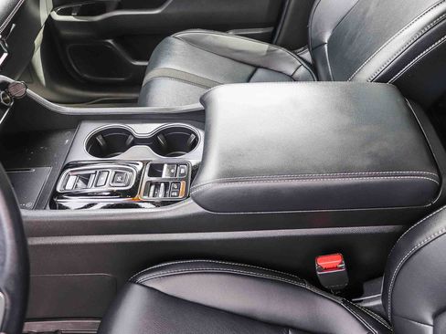 Used 2025 Honda Pilot Touring image 23