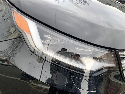 New 2026 Land Rover Discovery Limited Edition image 13