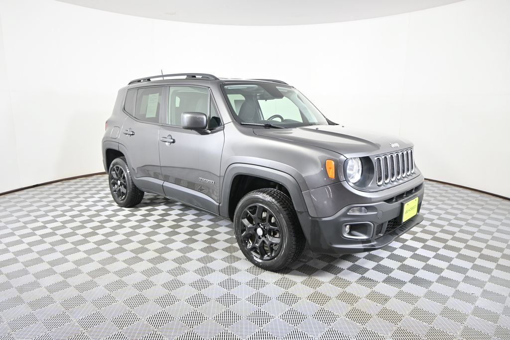 Used 2018 Jeep Renegade Latitude w/ Cold Weather Group AWD/4WD image 9