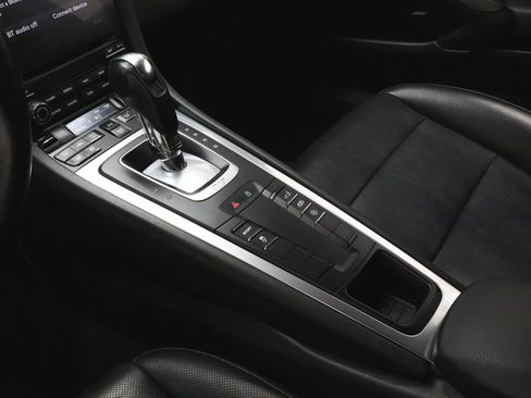 Used 2019 Porsche 718 Cayman image 21