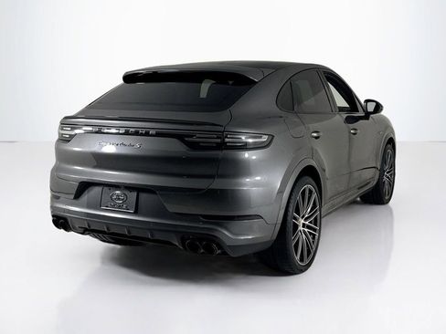 Certified 2022 Porsche Cayenne Turbo S image 5