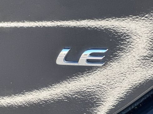 Used 2018 Toyota Corolla LE FWD image 23