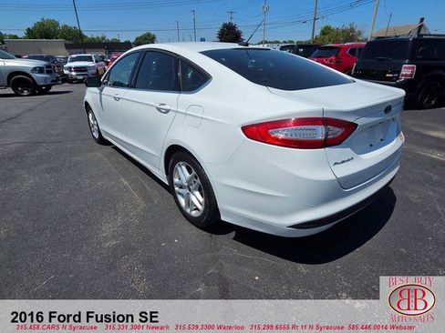 Used 2016 Ford Fusion SE FWD image 5