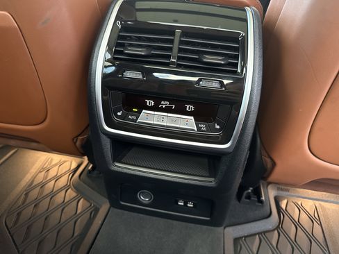 Used 2023 BMW X7 M60i image 19