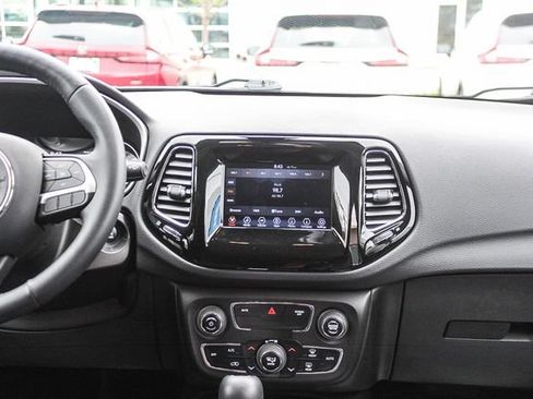 Used 2019 Jeep Compass Latitude FWD image 17