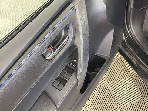 Used 2017 Toyota Corolla SE image 24