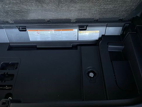 Used 2020 Toyota Highlander XLE image 28