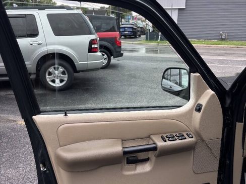Used 2004 Ford Explorer Sport Trac XLT AWD/4WD image 13