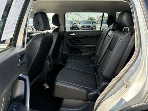 Certified 2023 Volkswagen Tiguan SE FWD image 17