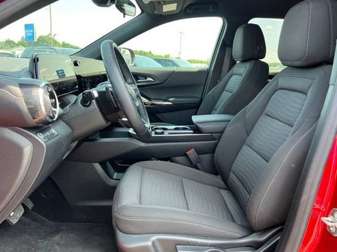 Used 2026 Chevrolet Equinox LT AWD/4WD image 3