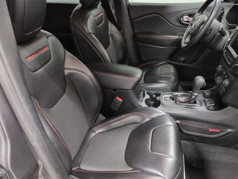 Certified 2019 Jeep Cherokee Trailhawk w/ Cold Weather Group image 22