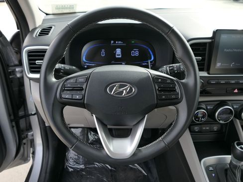 Used 2025 Hyundai Venue SEL image 17