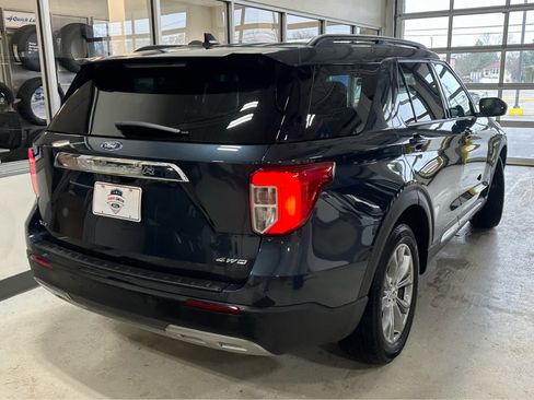 Used 2022 Ford Explorer XLT w/ Equipment Group 202A image 8