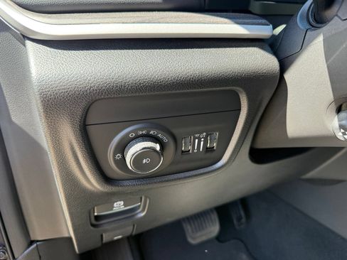 Used 2024 Jeep Grand Cherokee Limited w/ Luxury Tech Group II AWD/4WD image 13