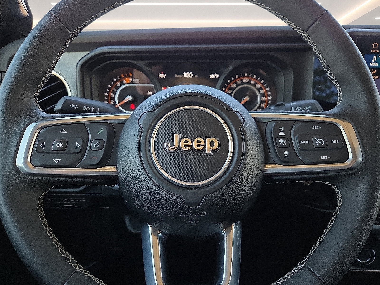 Used 2025 Jeep Wrangler Unlimited Sahara AWD/4WD image 24