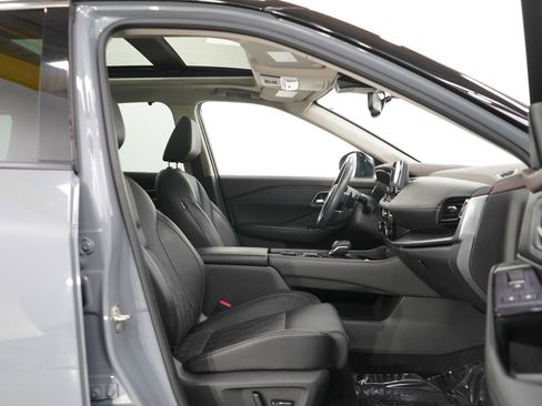 Used 2022 Nissan Rogue Platinum image 11