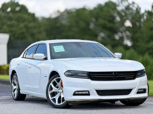 Used 2016 Dodge Charger R/T w/ Navigation & Travel Group RWD image 4